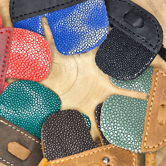 Perlrochen-Fingertab von Jo-Gurt mit Fingertrenner mediterraner Griff