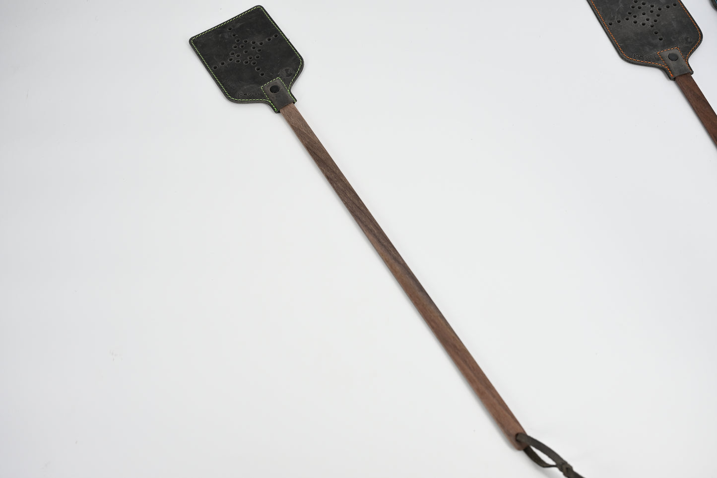 Hood Archery Leder-Fliegenklatsche